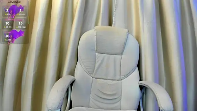 Snapshot of cleeo_nile chatting on 11-27-25, 05:09 cleeo nile online show from 11-27-25, 05:09