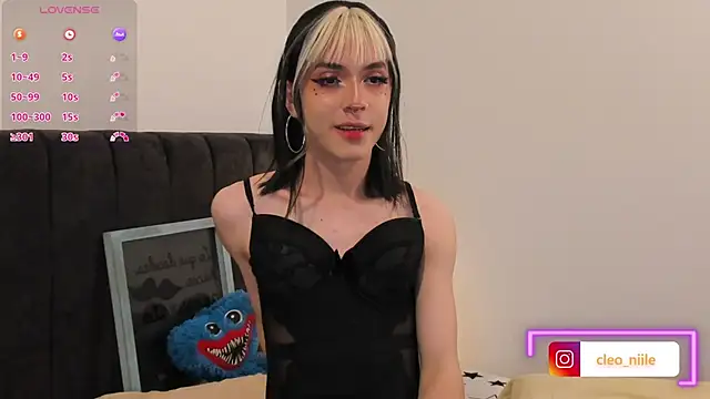 Snapshot of cleeo_nile chatting on 02-21-26, 03:35 cleeo nile online show from 02-21-26, 03:35