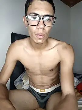 Snapshot of yesua28 chatting on 11-11-25, 04:56 yesua28 online show from 11-11-25, 04:56