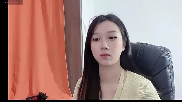 Snapshot of Minnie-baby chatting on 11-13-25, 07:29 Minnie-baby online show from 11-13-25, 07:29