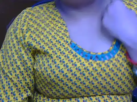 Snapshot of meera_hotty chatting on 11-11-25, 10:04 meera hotty online show from 11-11-25, 10:04