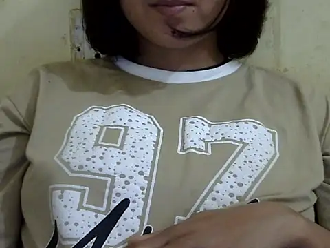 Snapshot of Anika_Singh chatting on 05-12-26, 09:50 Anika Singh online show from 05-12-26, 09:50