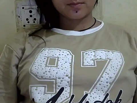 Snapshot of Anika_Singh chatting on 05-13-26, 04:10 Anika Singh online show from 05-13-26, 04:10