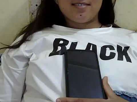 Snapshot of Anika_Singh chatting on 05-13-26, 04:15 Anika Singh online show from 05-13-26, 04:15
