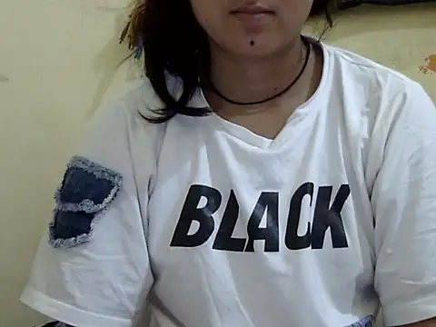 Snapshot of Anika_Singh chatting on 05-19-26, 04:19 Anika Singh online show from 05-19-26, 04:19