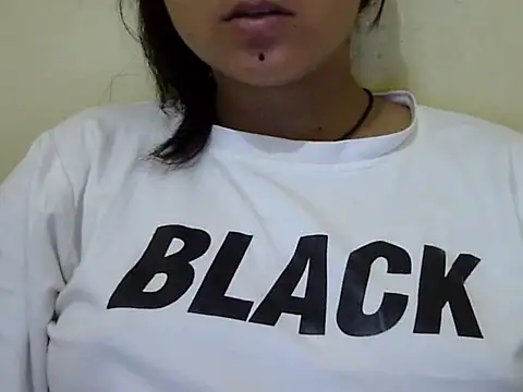 Snapshot of Anika_Singh chatting on 05-31-26, 09:38 Anika Singh online show from 05-31-26, 09:38