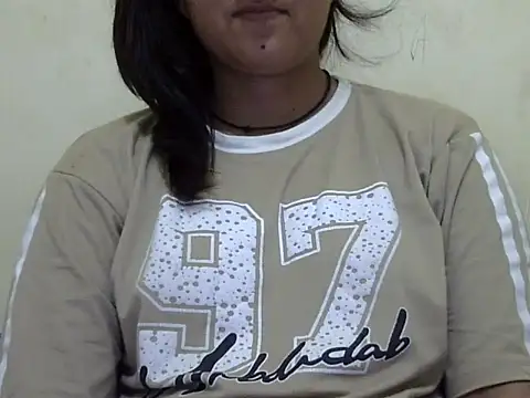 Snapshot of Anika_Singh chatting on 06-12-26, 10:03 Anika Singh online show from 06-12-26, 10:03