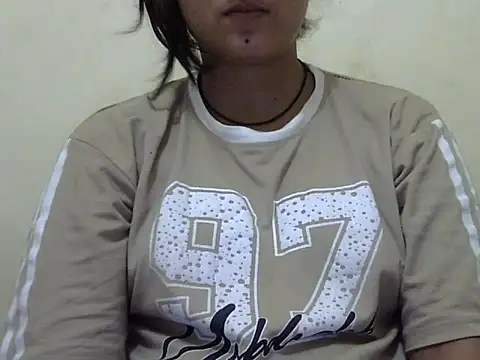 Snapshot of Anika_Singh chatting on 06-13-26, 02:31 Anika Singh online show from 06-13-26, 02:31