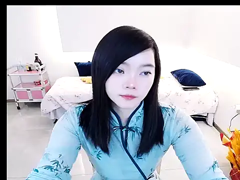 Snapshot of Shaurk chatting on 12-14-25, 02:28 Shaurk online show from 12-14-25, 02:28