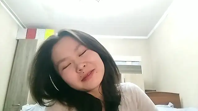 Snapshot of HuldaKye chatting on 11-21-25, 01:32 HuldaKye online show from 11-21-25, 01:32