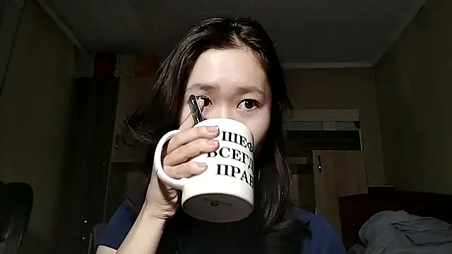 Snapshot of HuldaKye chatting on 11-22-25, 01:21 HuldaKye online show from 11-22-25, 01:21