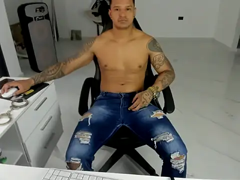 master leather online show from 04-07-26, 03:23