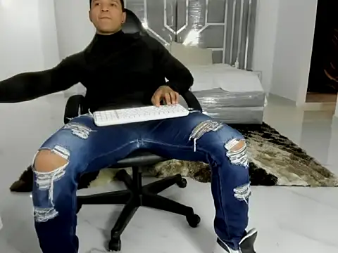 master leather online show from 04-22-26, 08:28