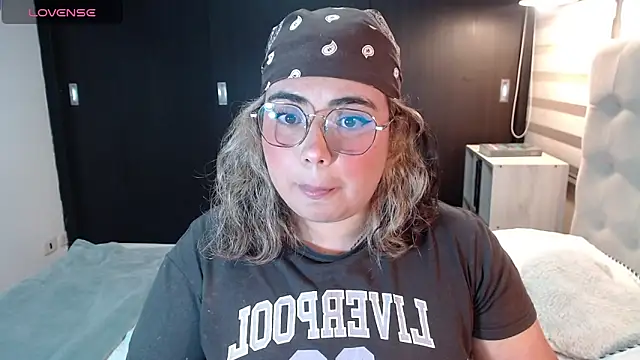 YiniBelle online show from 05-14-26, 03:02