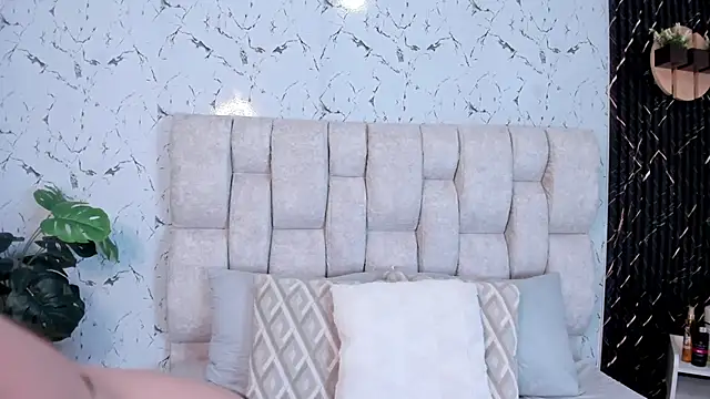 Snapshot of MadisonnLee chatting on 11-12-25, 07:13 MadisonnLee online show from 11-12-25, 07:13