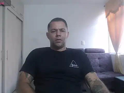 Snapshot of Alexander_Halls chatting on 11-13-25, 01:21 Alexander Halls online show from 11-13-25, 01:21