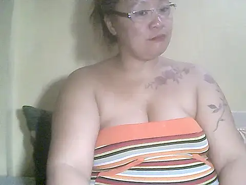 loriepinay46 online show from 03-09-26, 12:20