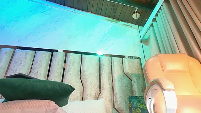 Caroline palmerr online show from 12-15-25, 03:22