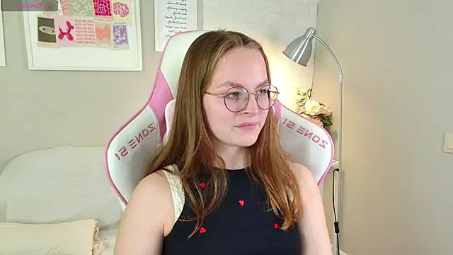 Snapshot of MadisonSmitt chatting on 11-12-25, 11:32 MadisonSmitt online show from 11-12-25, 11:32