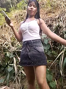 Snapshot of gugu0022 chatting on 05-17-26, 10:44 gugu0022 online show from 05-17-26, 10:44