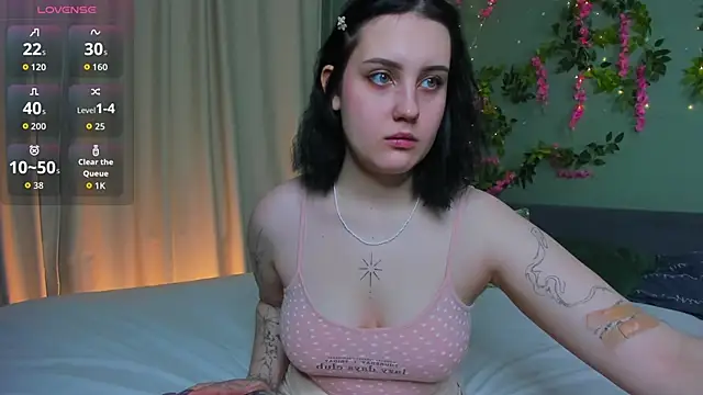 Snapshot of hey_tessa chatting on 11-29-25, 11:46 hey tessa online show from 11-29-25, 11:46