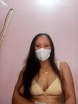 Snapshot of t-t-babe chatting on 11-12-25, 01:44 t-t-babe online show from 11-12-25, 01:44