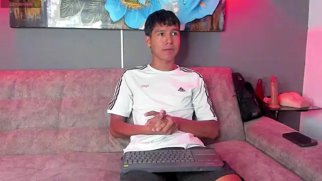 Snapshot of Carl-Milton chatting on 11-13-25, 12:37 Carl-Milton online show from 11-13-25, 12:37