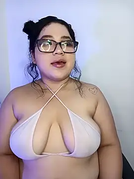 Snapshot of Sweety_chloe chatting on 11-27-25, 02:19 Sweety chloe online show from 11-27-25, 02:19