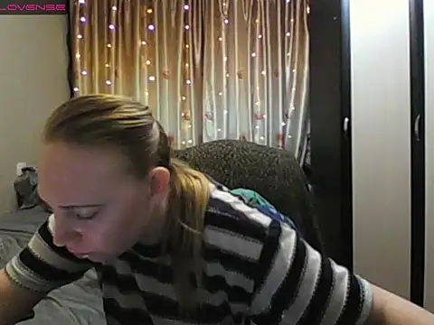 JenniDeep online show from 04-22-26, 03:35