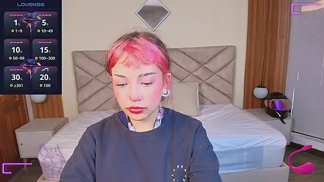 Laracooper  online show from 02-18-26, 07:21