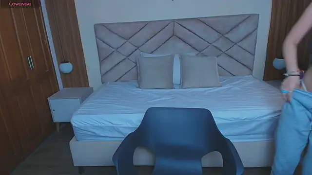 Laracooper  online show from 02-20-26, 07:14