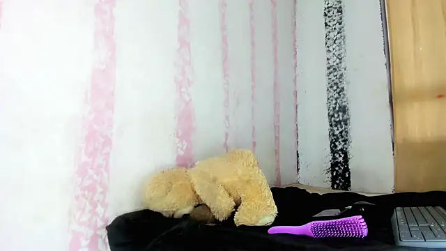 Ember Victiria online show from 11-22-25, 09:47