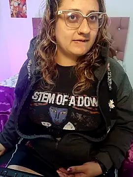 Snapshot of AnnieAtHome chatting on 11-13-25, 03:05 AnnieAtHome online show from 11-13-25, 03:05