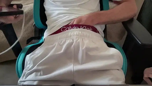 Snapshot of lucpompot chatting on 03-19-26, 08:40 lucpompot online show from 03-19-26, 08:40