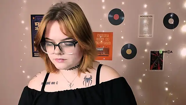 Snapshot of lika_pop chatting on 11-16-25, 10:21 lika pop online show from 11-16-25, 10:21