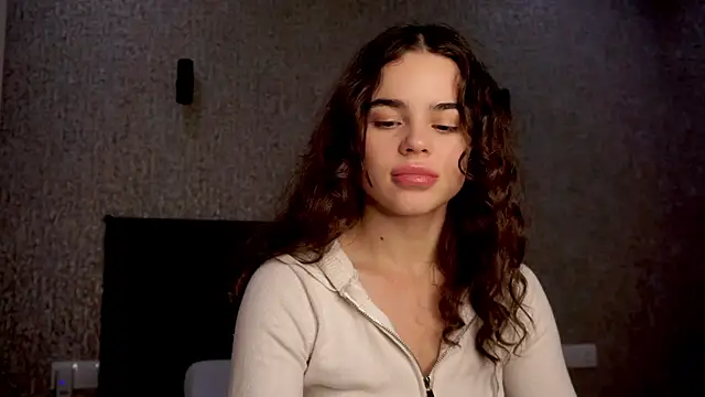 Snapshot of lindaTT chatting on 11-17-25, 01:28 lindaTT online show from 11-17-25, 01:28