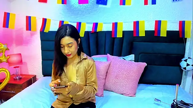 Snapshot of VictoriaRouge_ chatting on 06-21-26, 10:56 VictoriaRouge online show from 06-21-26, 10:56