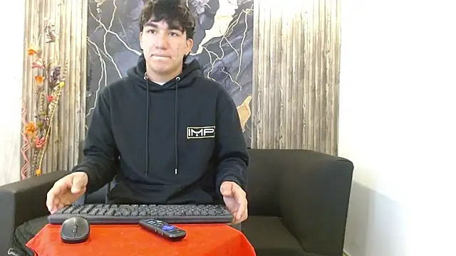 Snapshot of Tommy160920 chatting on 11-17-25, 12:55 Tommy160920 online show from 11-17-25, 12:55