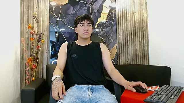 Snapshot of Tommy160920 chatting on 11-18-25, 12:42 Tommy160920 online show from 11-18-25, 12:42