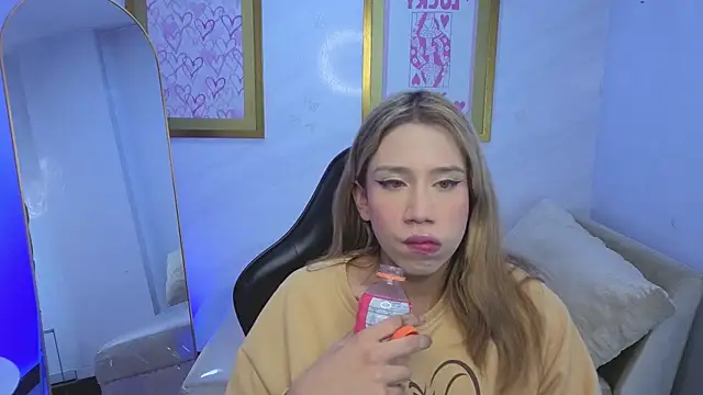 Evy Luxx v online show from 04-08-26, 03:28