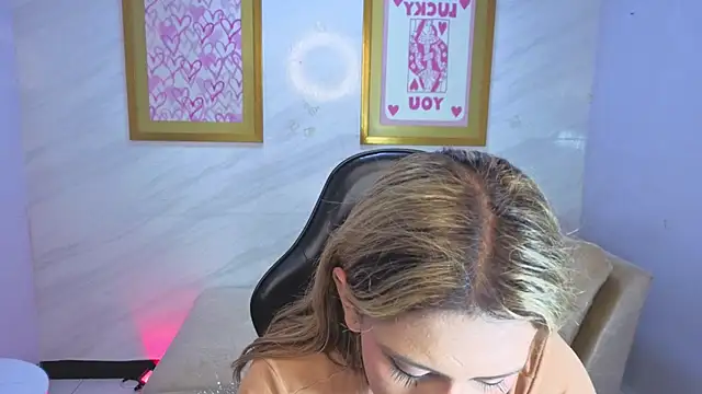 Evy Luxx v online show from 04-18-26, 03:32