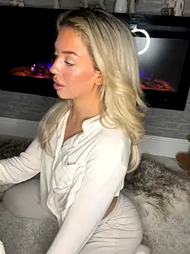 Snapshot of peachcindyy chatting on 11-16-25, 08:14 peachcindyy online show from 11-16-25, 08:14