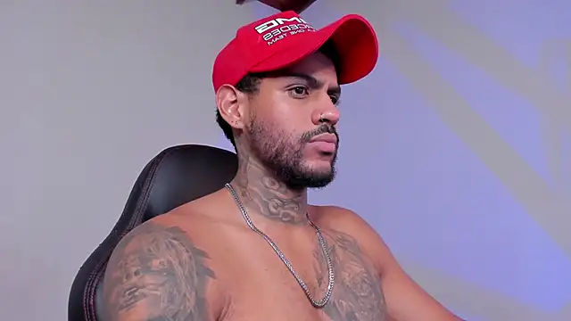 Snapshot of LuigiVitale_1 chatting on 12-03-25, 01:35 LuigiVitale 1 online show from 12-03-25, 01:35