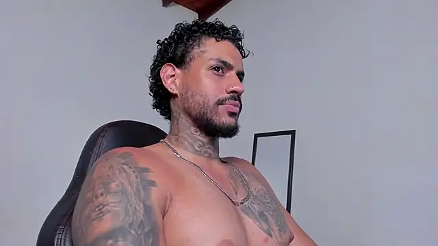 LuigiVitale 1 online show from 04-13-26, 01:33