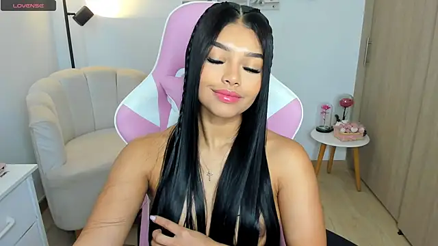 Snapshot of haileyflorez_ chatting on 06-12-26, 02:05 haileyflorez online show from 06-12-26, 02:05