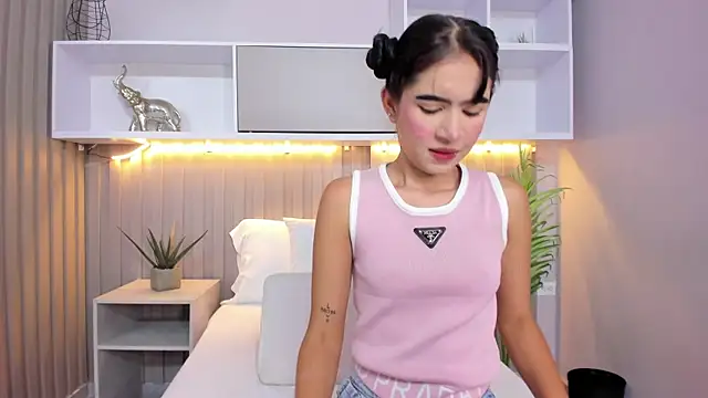 Snapshot of angelaG1 chatting on 04-29-26, 04:05 angelaG1 online show from 04-29-26, 04:05