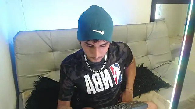 Snapshot of Brunicci chatting on 11-14-25, 07:18 Brunicci online show from 11-14-25, 07:18