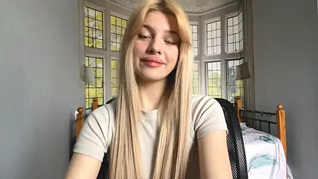 Snapshot of MarielleAdrien chatting on 11-16-25, 07:25 MarielleAdrien online show from 11-16-25, 07:25