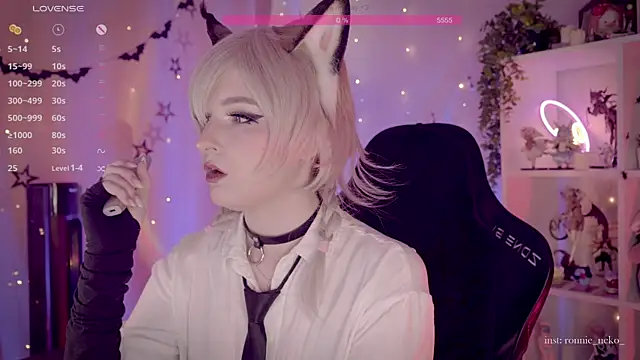 Snapshot of vronnier chatting on 11-14-25, 11:42 vronnier online show from 11-14-25, 11:42