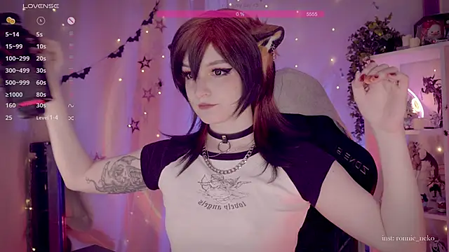 Snapshot of vronnier chatting on 11-18-25, 11:58 vronnier online show from 11-18-25, 11:58